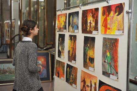 Передвижная экспозиция с рисунками таганрогских школьников путешествует по Свердловской области