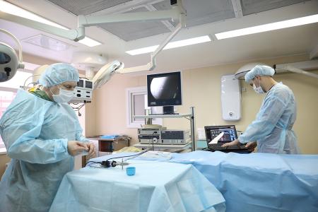 БФ «Синара» закупил современное медицинское оборудование для проведения в ОДКБ малотравматичных операций